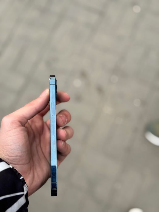 iPhone 12 Pro în stare bună