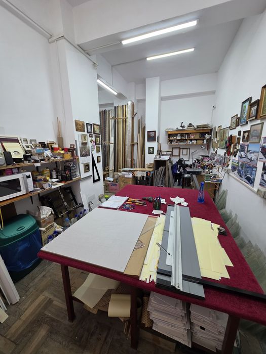 Vând afacere la cheie: atelier profesional de înrămari si mică galerie de arta