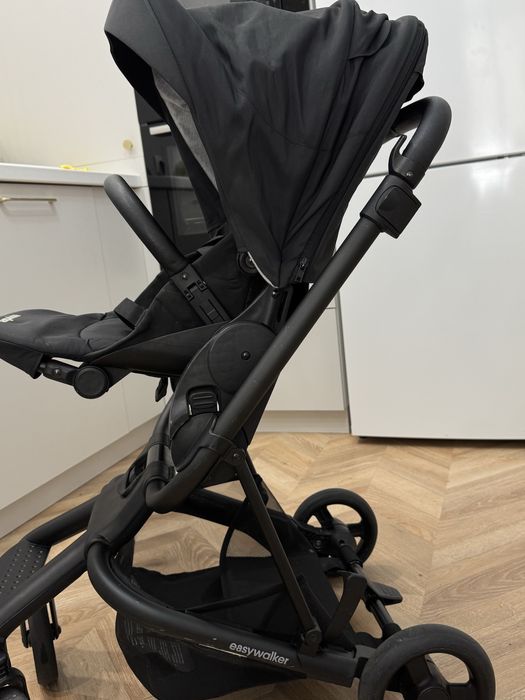 2 в 1 easywalker charley 2 в черном цвете