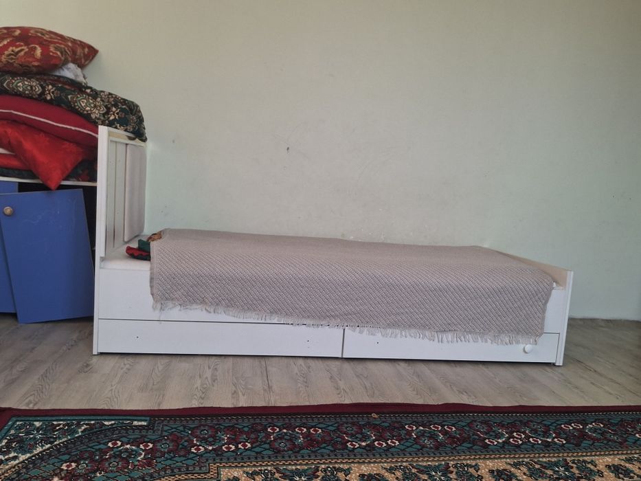 Кровать деревянный