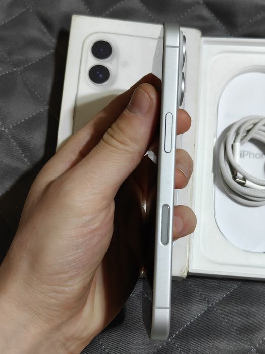 Iphone 16 128 gb akb 100 белый цвет