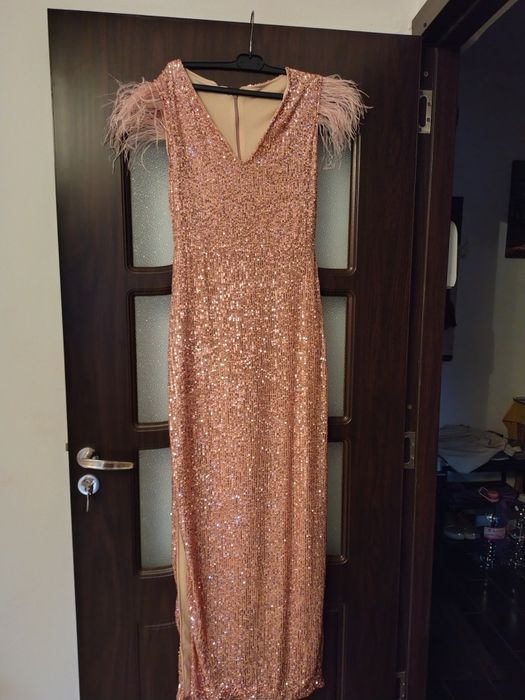 Vind rochie de ocazie cu paiete.