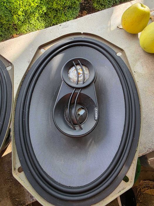 Бас каса за кола Hertz 350W + усилвател + елипси Hertz