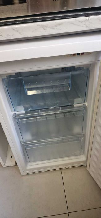 Фризер Bosch с три чекмеджета 106 л.