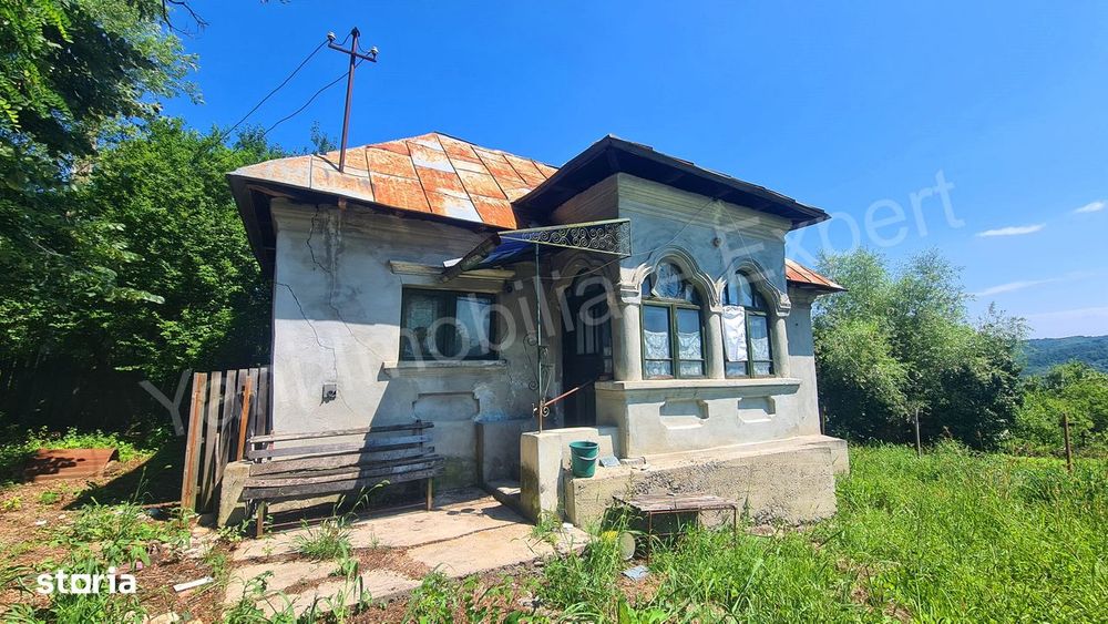 Casă bătrânească de vânzare în comuna Ciofrângeni, județ Argeș.
