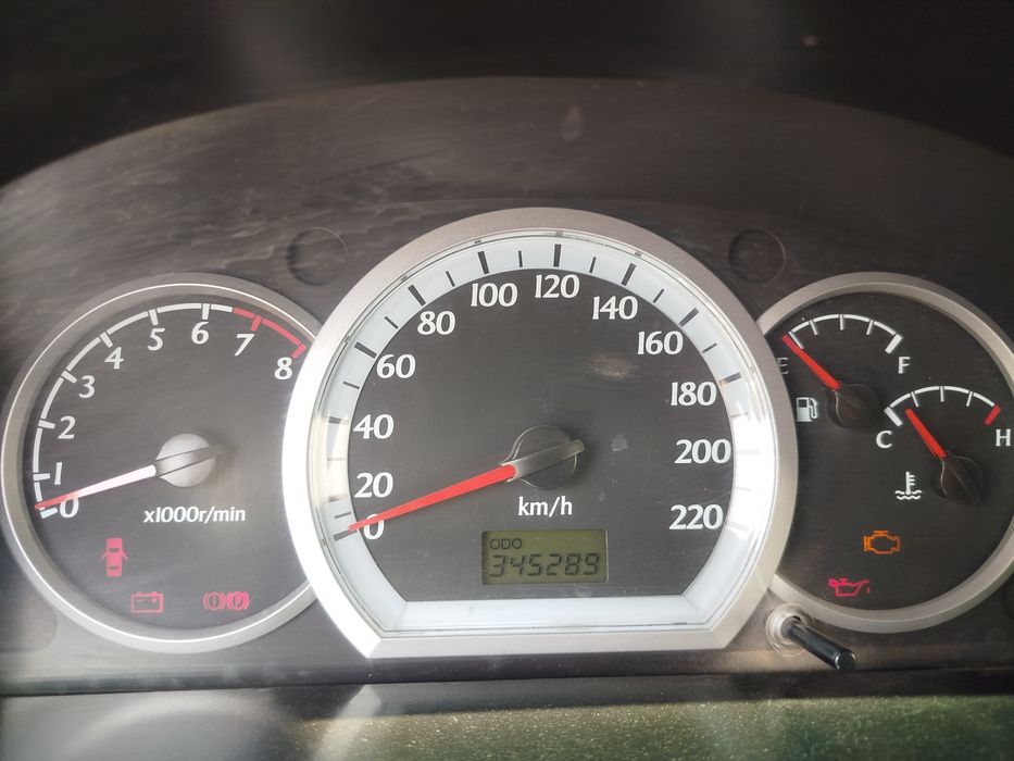 Lasetti 1.8 sotiladi.