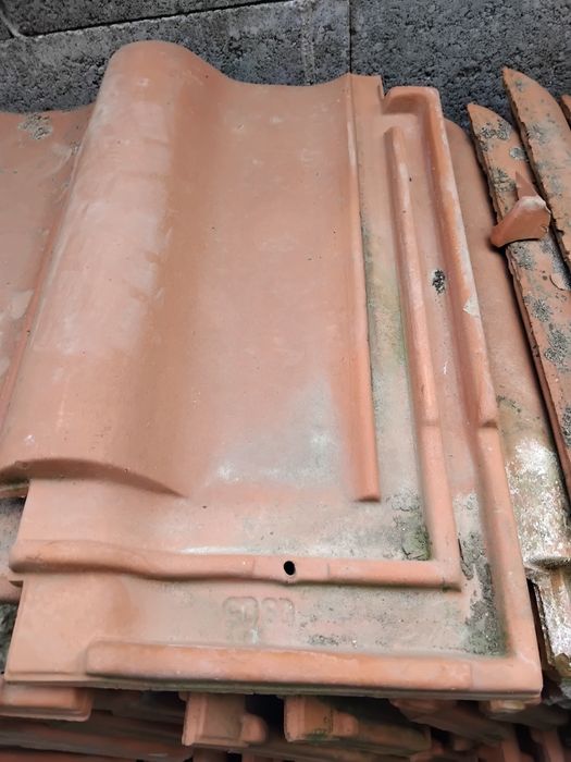 Vând  țiglă de Iași  1 leu bucata