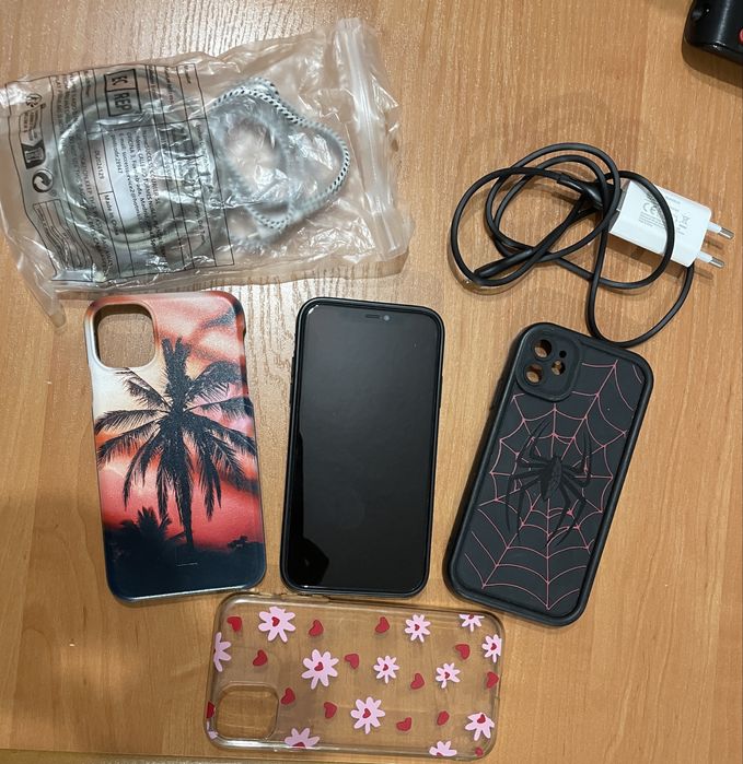 Apple Iphone 11 64GB + 4 калъфа
