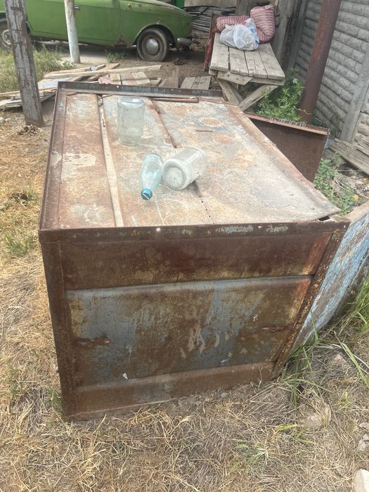 Железный стол ящик верстак