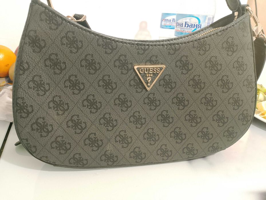 Дамска чанта Guess