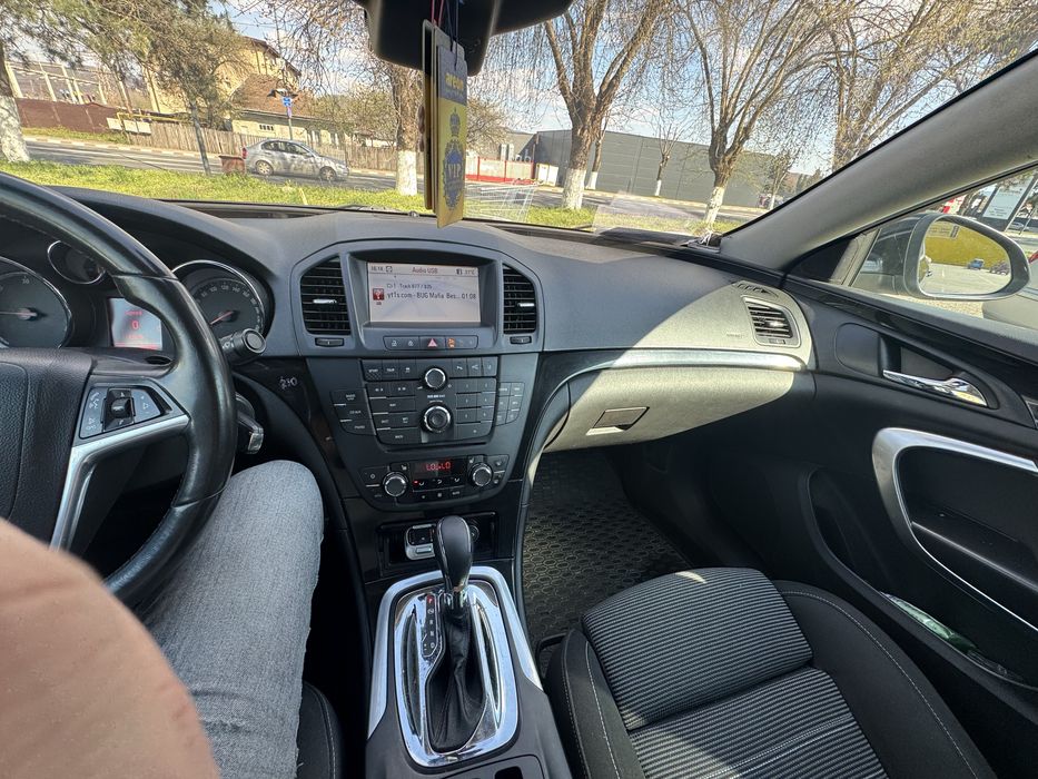 Vând Opel insignia