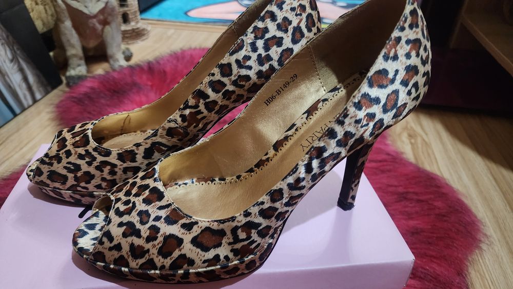 Туфли атласные 40 рр Турция состояние отличное