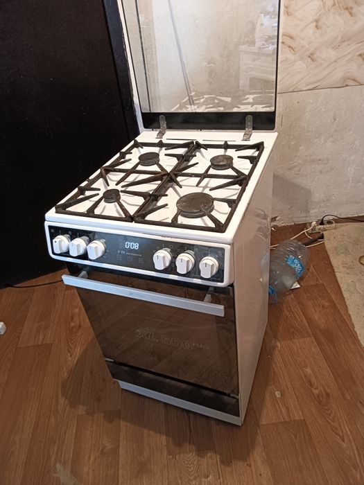 Продам газ плиту