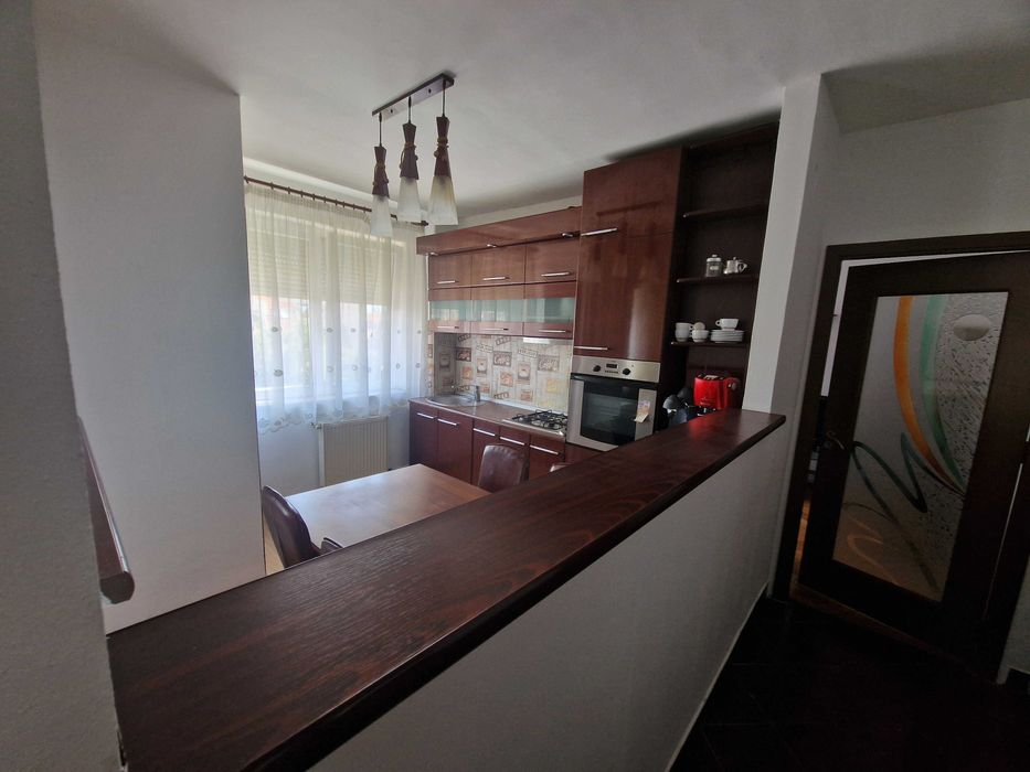 Inchiriez apartament cu 3 camere zona Nufarul