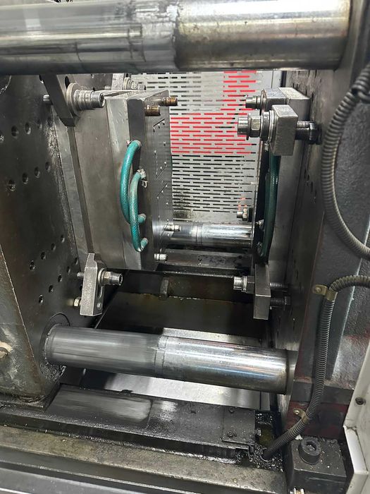 Mașină de injecție mase plastice BOLE BL168W, an fabricație 2008