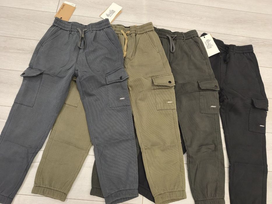 Кийим кечаклар сотилади