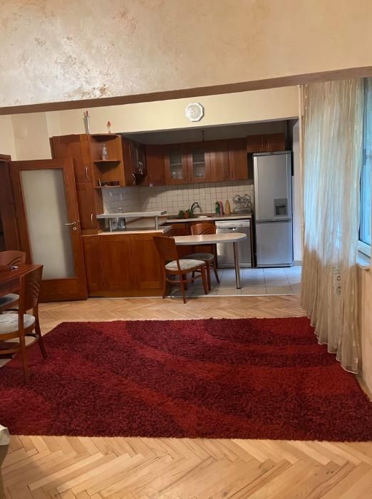 Дава се под наем Тристаен апартамент в Пловдив, Център - 110 кв.м за 450 € - Снимка #1