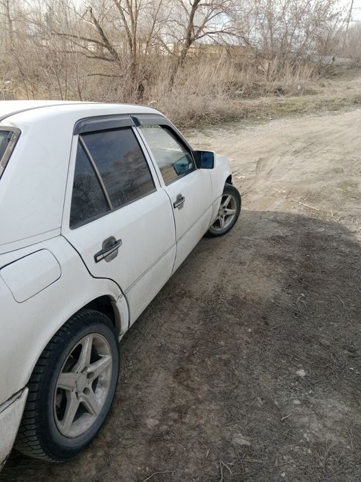 Продам Mercedes Benz 124 E200