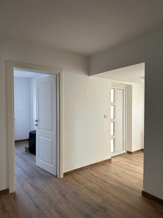 Inchiriez camere/spatiu comercial, strada Crinilor - Pascani