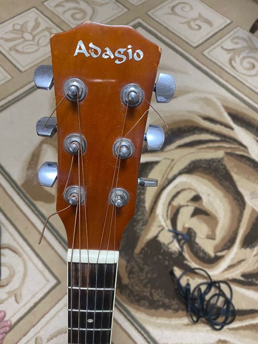 Продам гитару Adasio