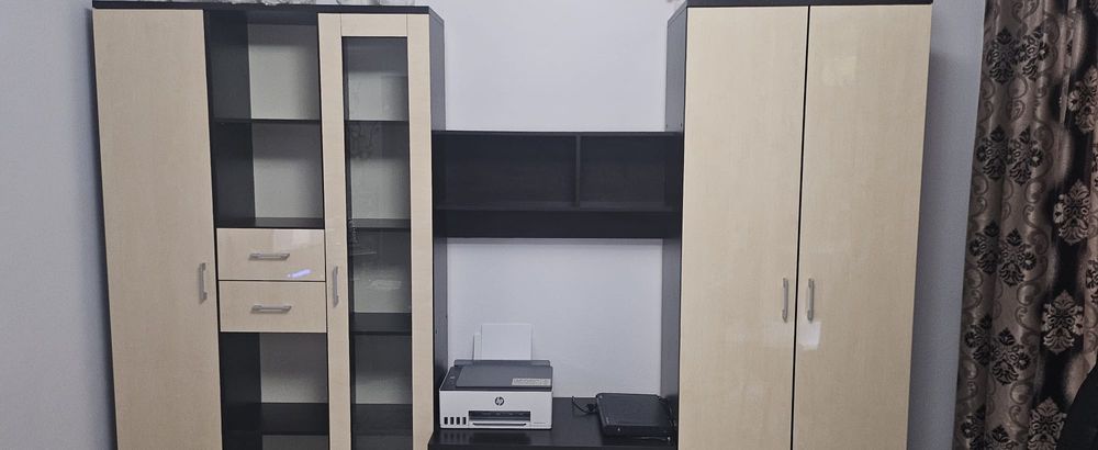 Biblioteca  de sufragerie