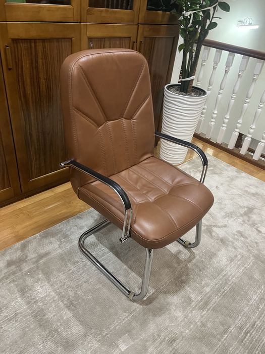 Кожаный стульчик