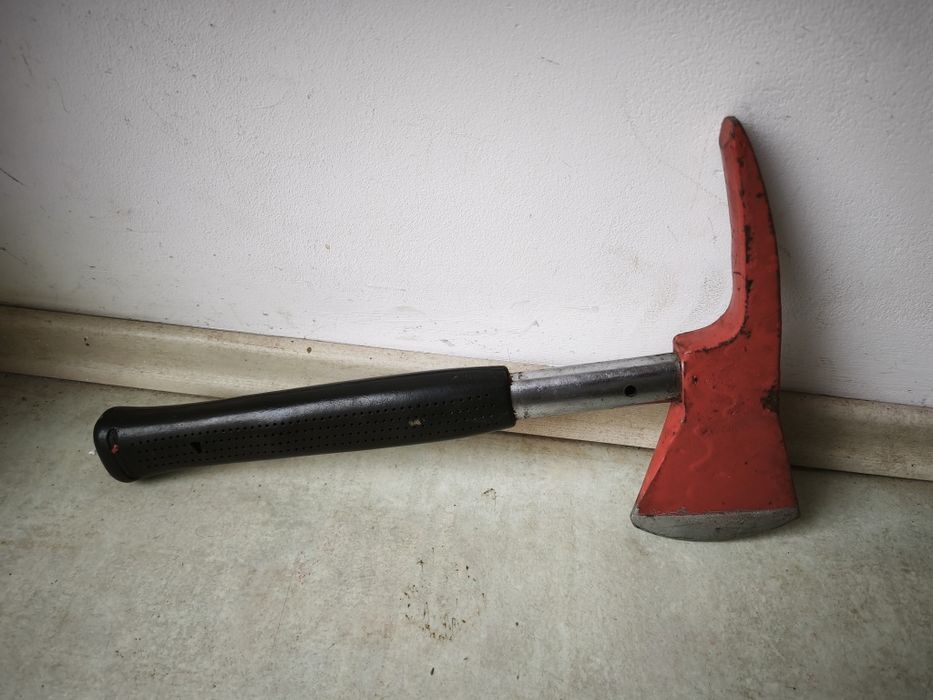 Немска пожарникарска брадва