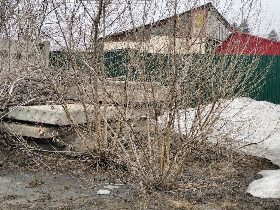Продам коммерческий огороженный участок  .