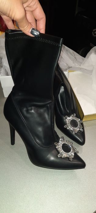 Елегантни кожени боти на ток