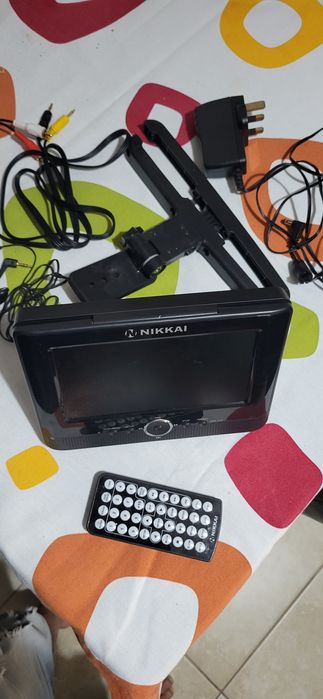 Tv /dvd auto cu suport tetiera  12 v/220v