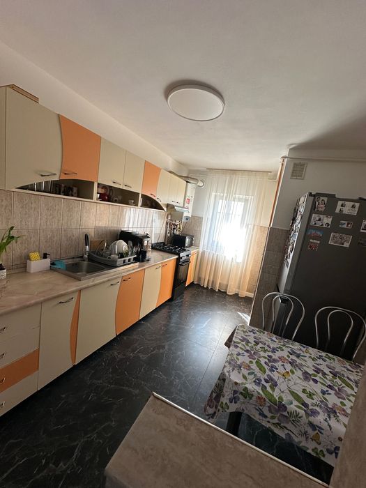 Apartament cu 3 camere