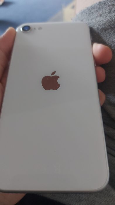 Iphone SE 2020 без гарантий