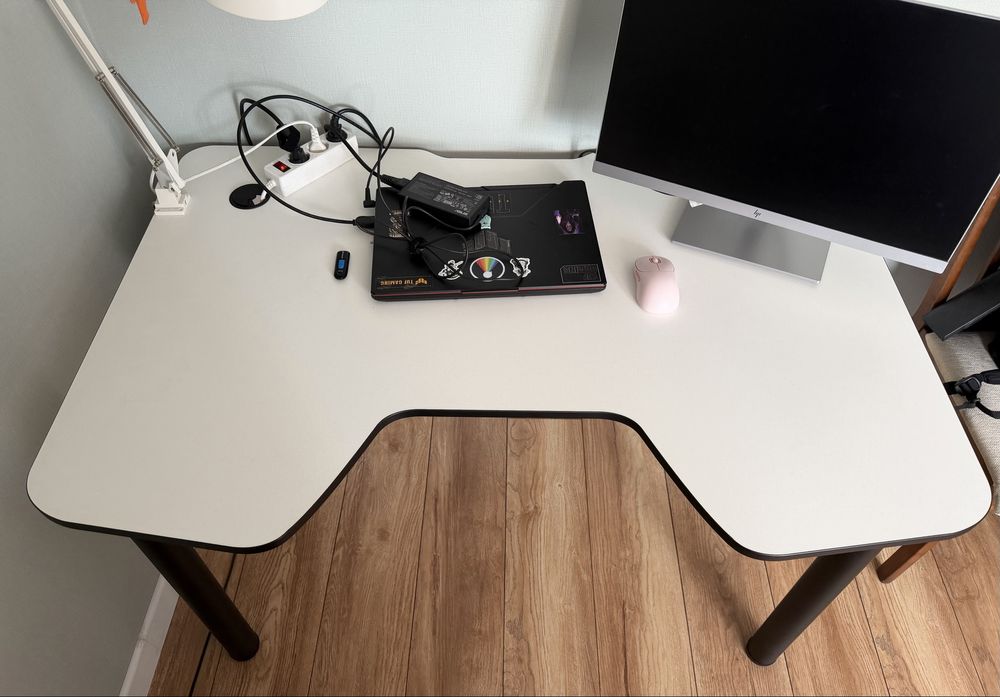 Компьютерный стол белый б/у