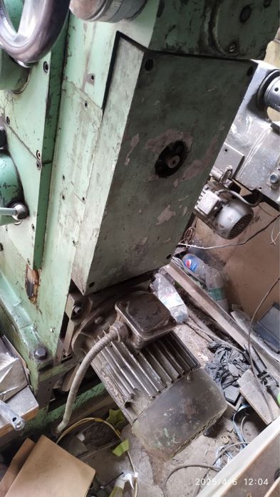 Продаётся фрезерный станок в хорошем состоянии