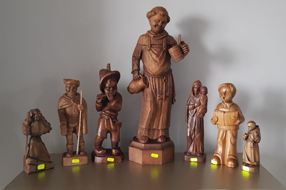 Statuete vechi din lemn masiv