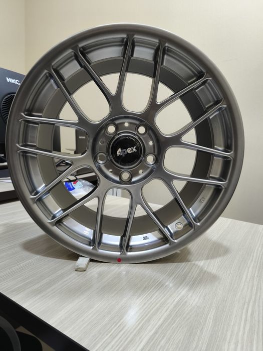 APEX ARC-8 R17 5x120 9J ET30