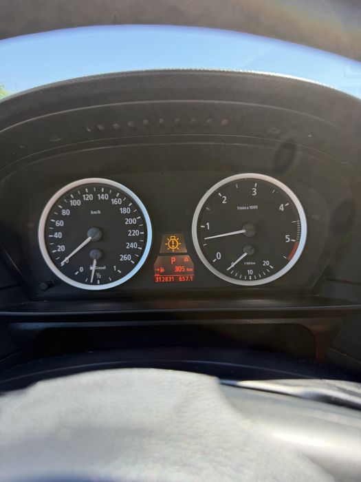 Продавам BMW E61 530 с 3.0-литров двигател.