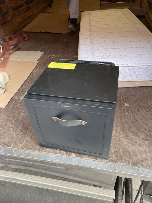Frigider/Mini Bar Dometic