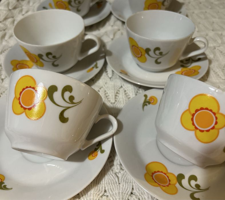 Красив комплект от 6 чаши с чинийки порцелан от ГДР