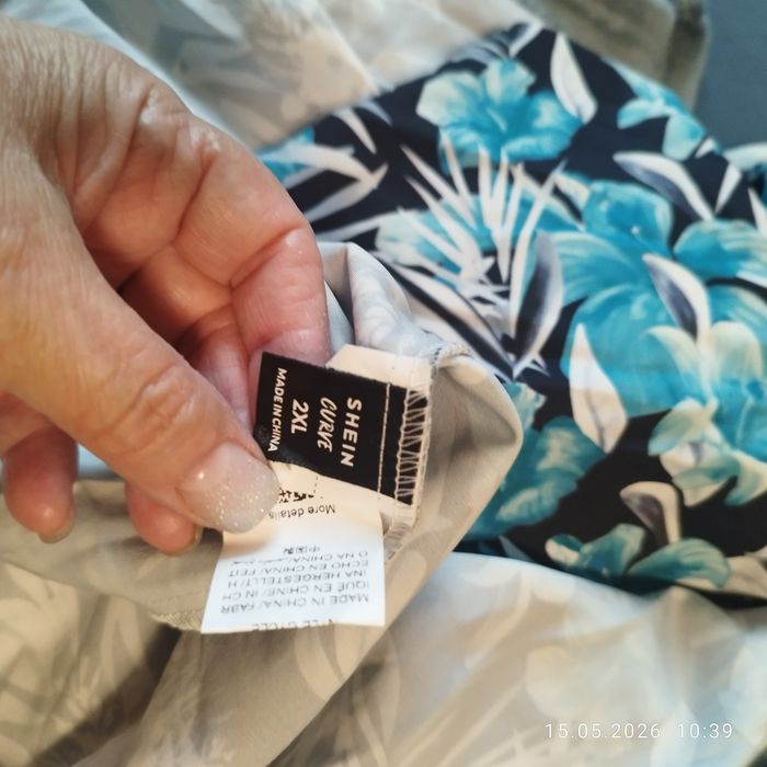 Vând rochii pantaloni 2-4 xl