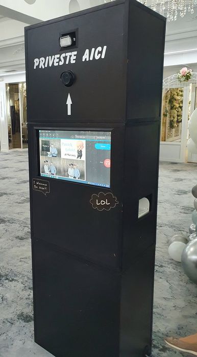 Cabina foto si invitatii evenimente