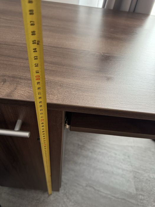 Vand birou din lemn, ca nou, cu scaun din piele, perfecta stare