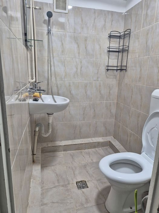 Garsoniera de închiriat piața Reșița!