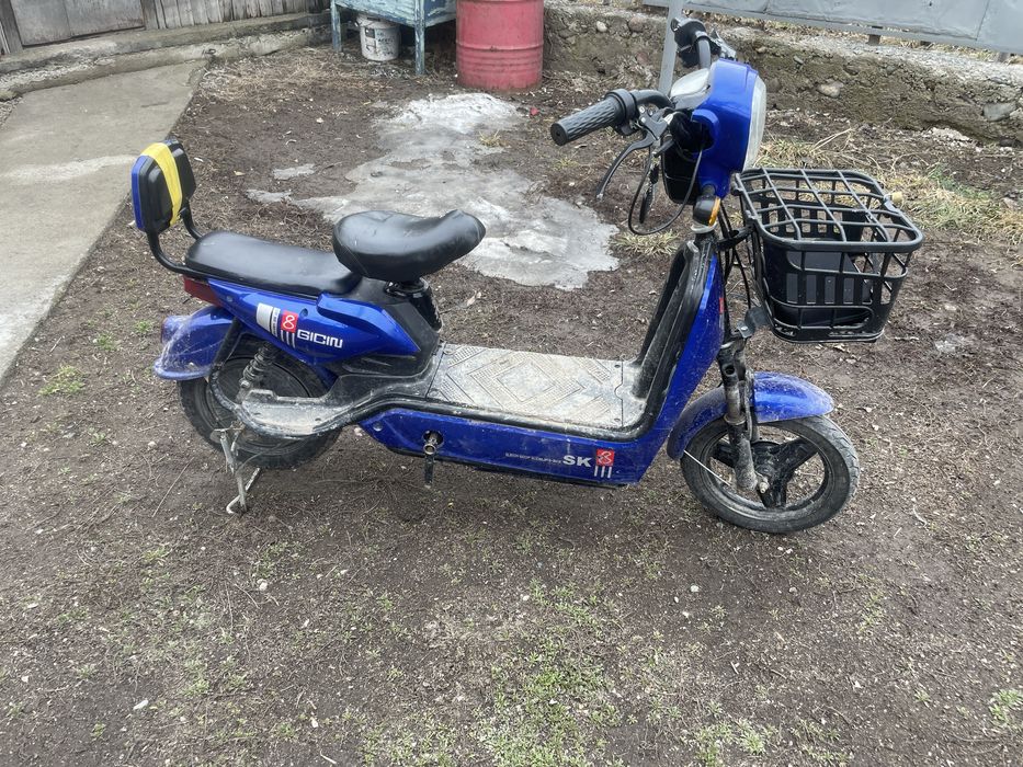 Продам электроскутер ск8