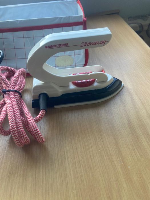 Комплект компактни сешоар и ютия за кемпер или каравана Black & Decker