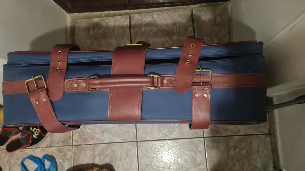 Geamantan durabil pentru cală si nu numai, foarte spatios si usor