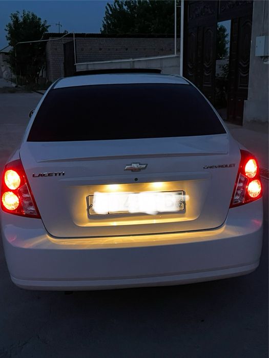 Lasseti 1.8 2011 yil  yurgan masofasi 150.000km optra fara moshina