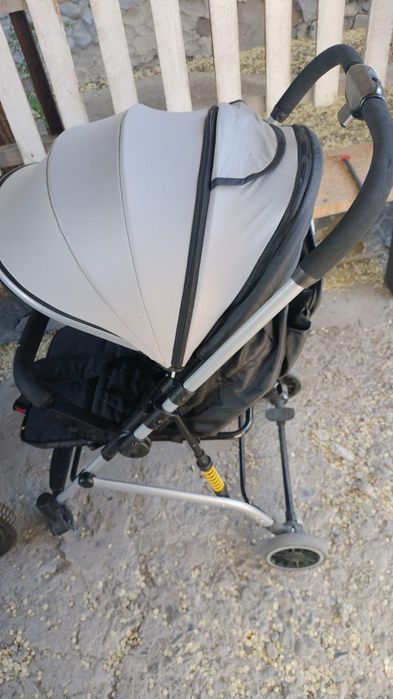 Продам прогулочную коляску