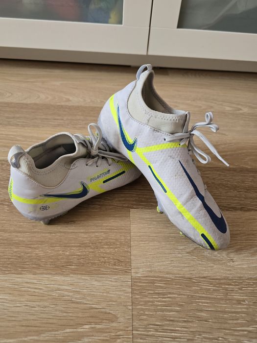 Ghete fotbal Nike Phantom 37.5