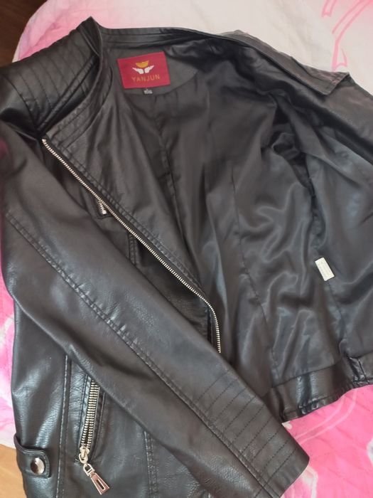 Кожаная куртка черный